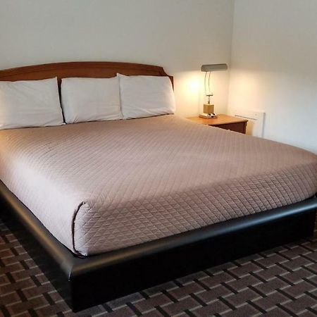 Budget Inn Breezewood Екстер'єр фото